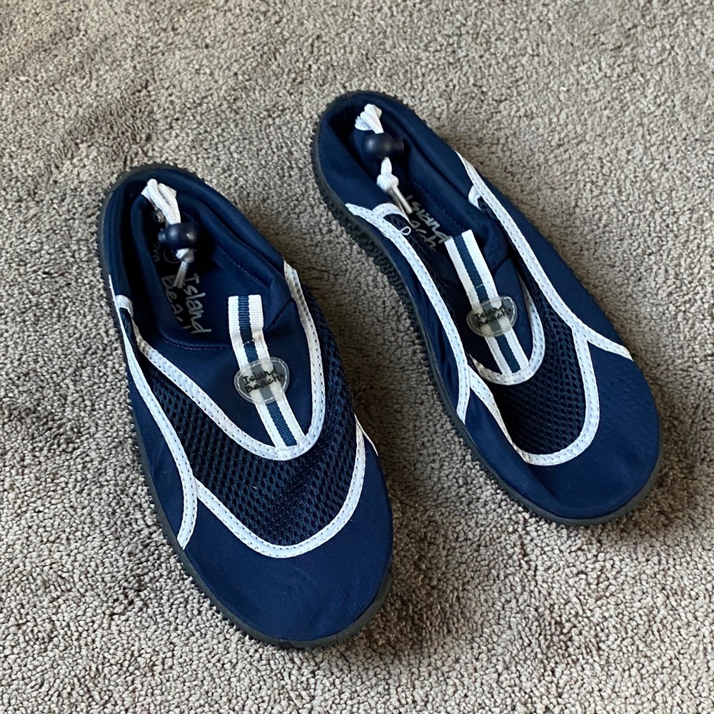 Island Beach Water Shoes SIZE 9